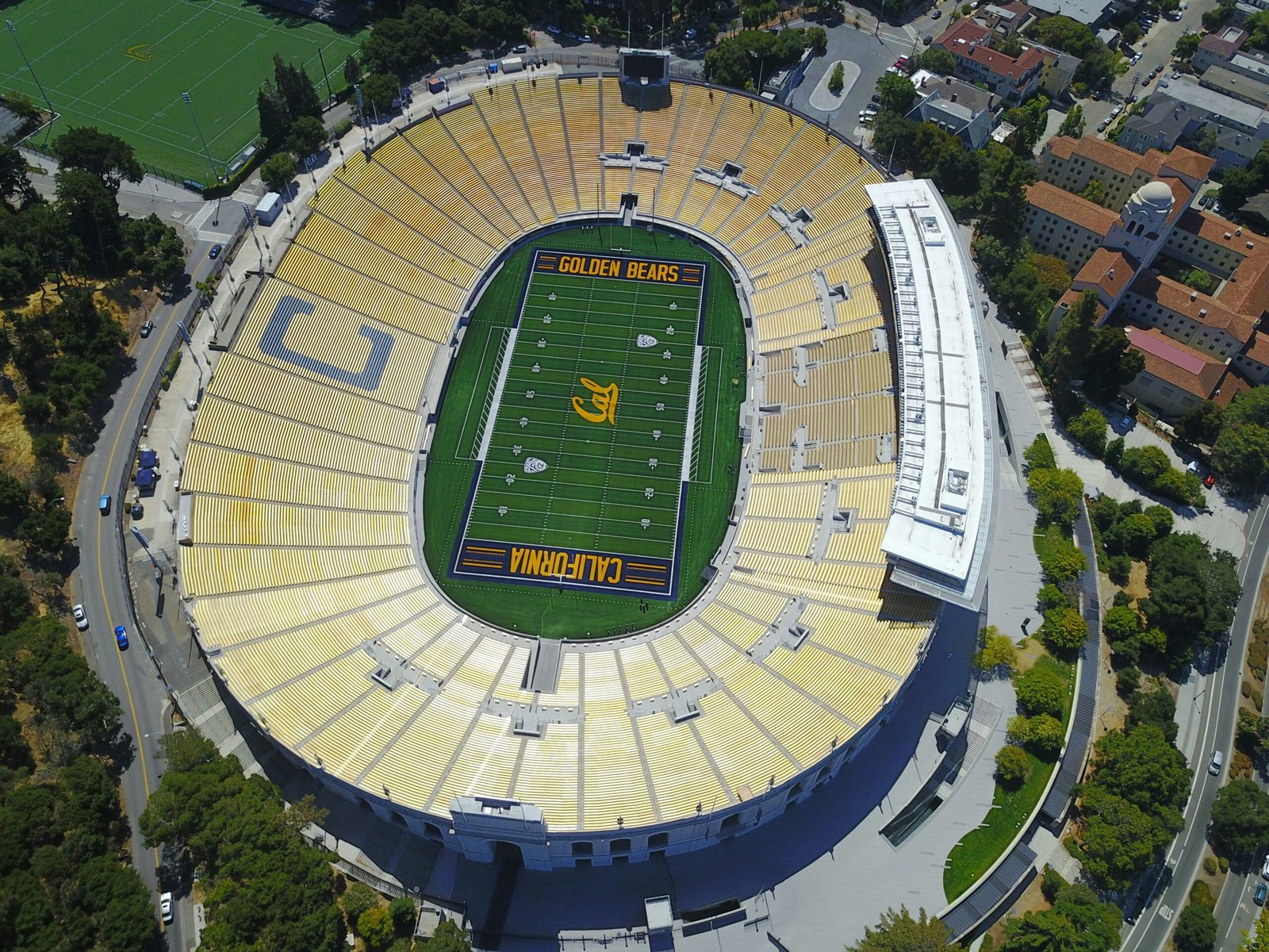 aerial photography of California Golden Bears stadium
